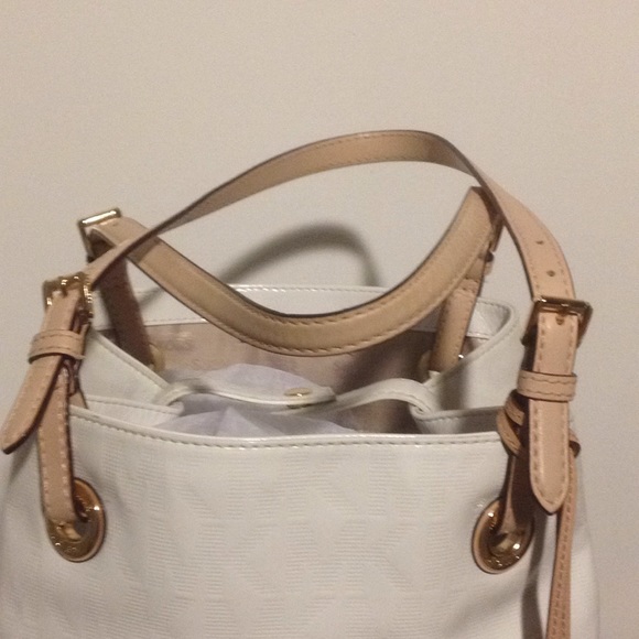 ❤SOLD❤SOLD❤ITS BEEN SOLD❤MICHAEL KORS WHITE TOTE - Picture 2 of 8